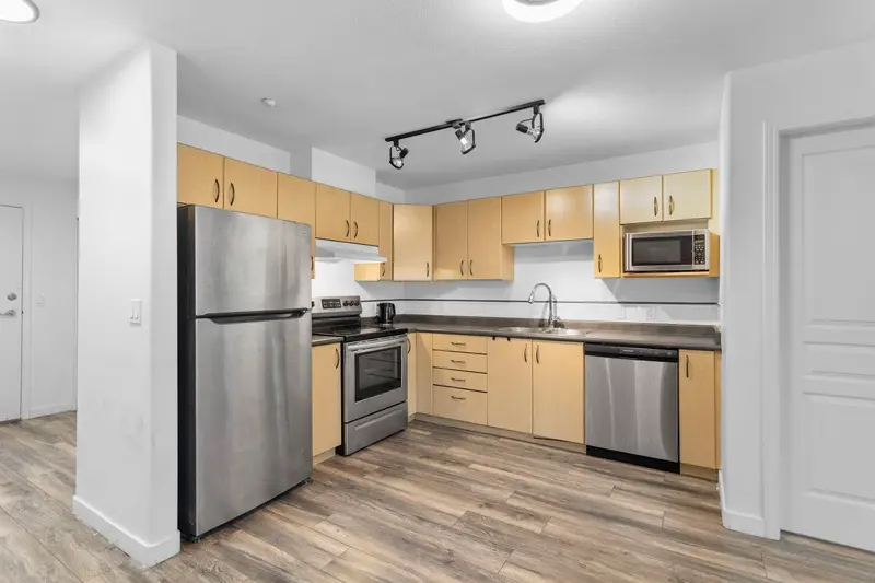 217 20200 56 AVENUE - photo 3 of 25