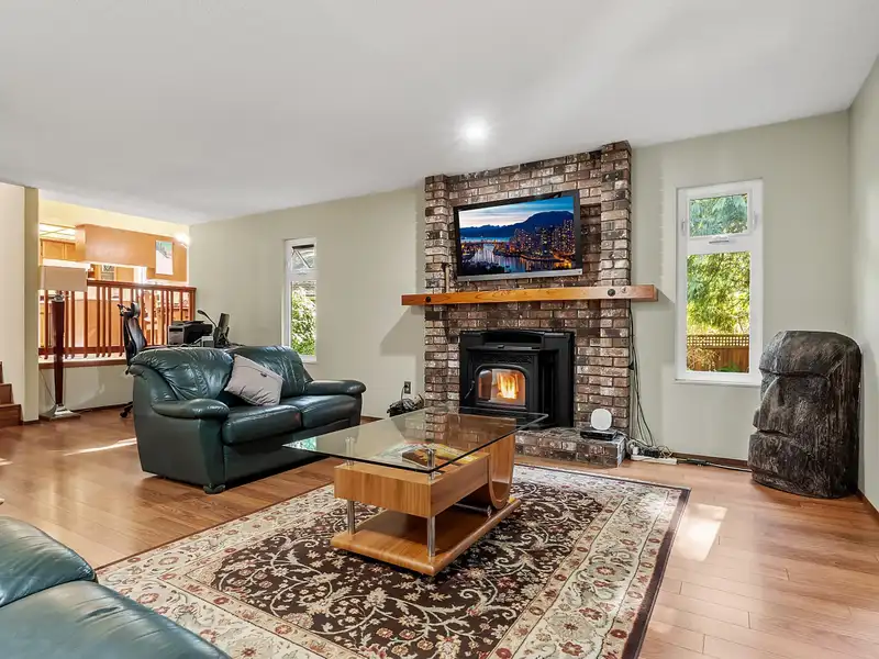 1833 133A STREET - photo 3 of 30