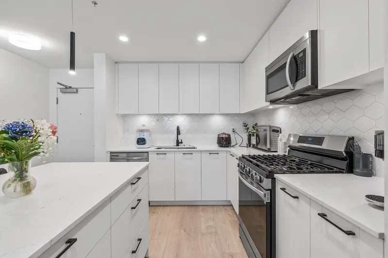 210 20052 83A AVENUE - photo 3 of 25