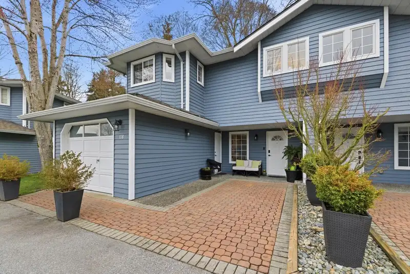 136 16335 14 AVENUE - photo 2 of 40