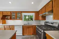 16168 11B AVENUE - thumbnail 12
