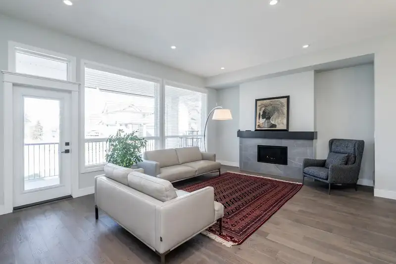 2050 165B STREET - photo 4 of 34