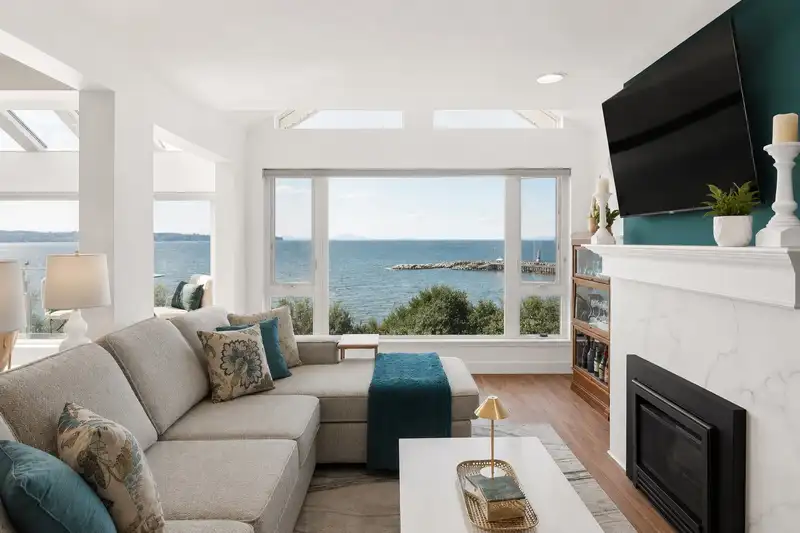 202 15165 MARINE DRIVE - photo 2 of 39