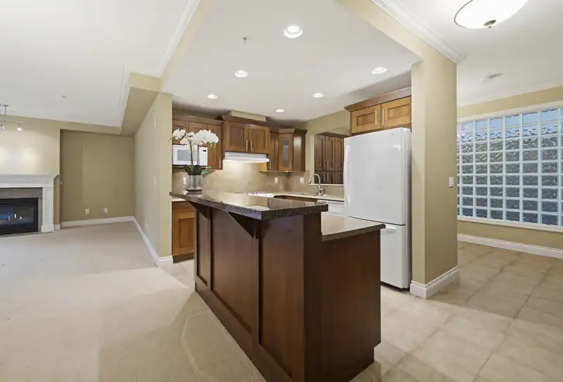 203 15357 17A AVENUE - photo 4 of 36