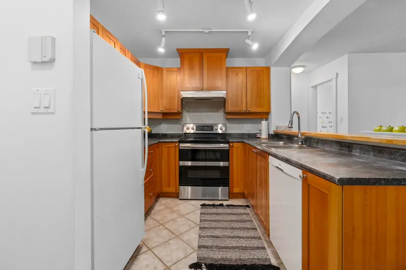 212 1432 PARKWAY BOULEVARD - photo 4 of 25