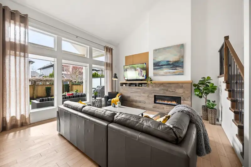 16758 22A AVENUE - photo 3 of 40