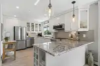 302 1290 MARTIN STREET - thumbnail 15