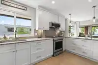 302 1290 MARTIN STREET - thumbnail 18
