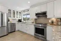 302 1290 MARTIN STREET - thumbnail 19