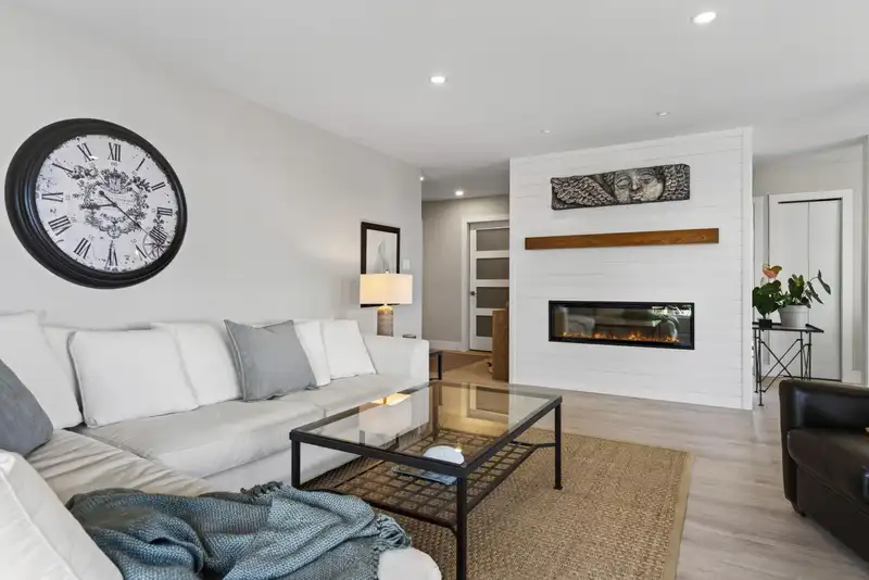 302 1290 MARTIN STREET - photo 4 of 25