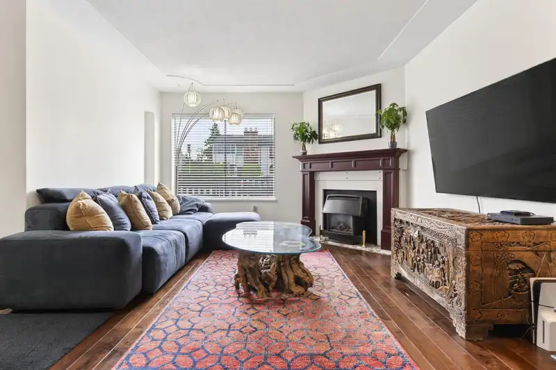 102 1424 MARTIN STREET - photo 2 of 25