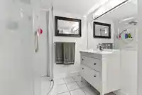 102 1424 MARTIN STREET - thumbnail 18