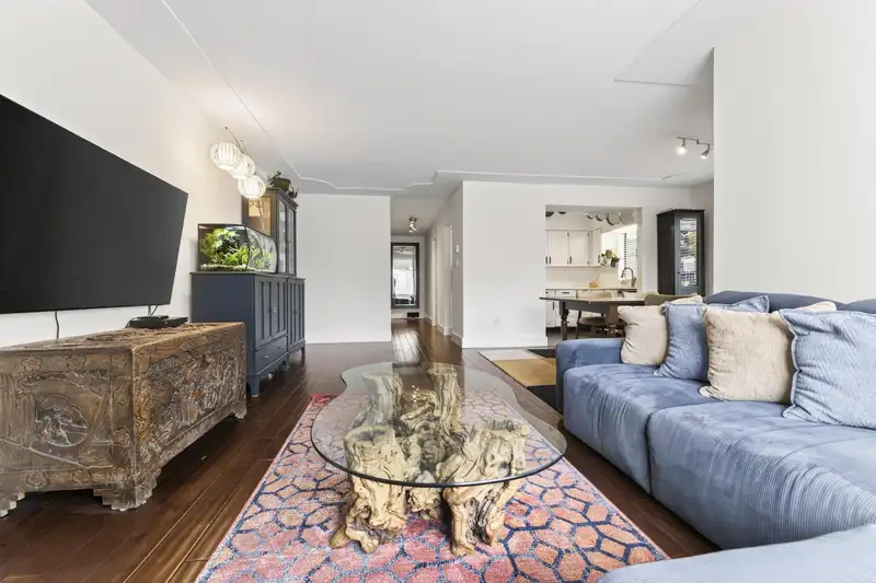 102 1424 MARTIN STREET - photo 4 of 25