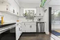 102 1424 MARTIN STREET - thumbnail 9