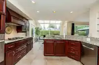 1637 138B STREET - thumbnail 8