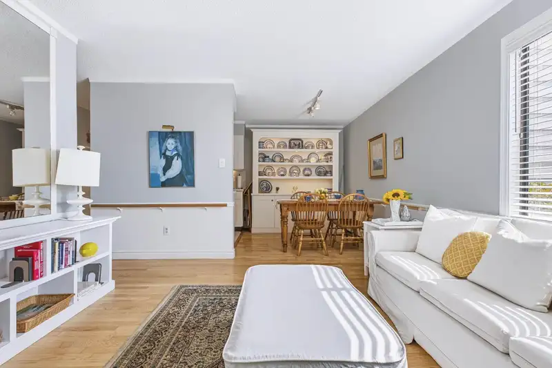 119 1442 BLACKWOOD STREET - photo 4 of 25