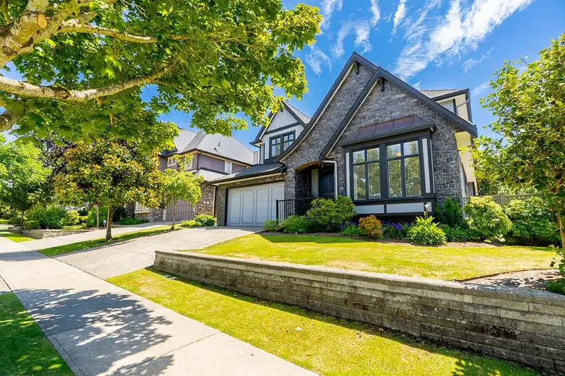 16100 27A AVENUE - photo 2 of 25