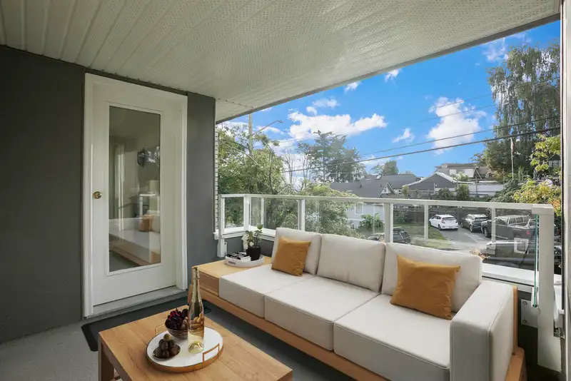 304 15717 MARINE DRIVE - photo 2 of 24