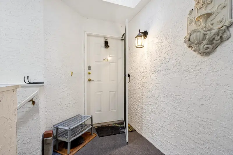 219 22515 116 AVENUE - photo 3 of 25