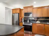 104 1319 MARTIN STREET - thumbnail 6