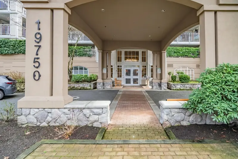 321 19750 64 AVENUE - photo 3 of 25