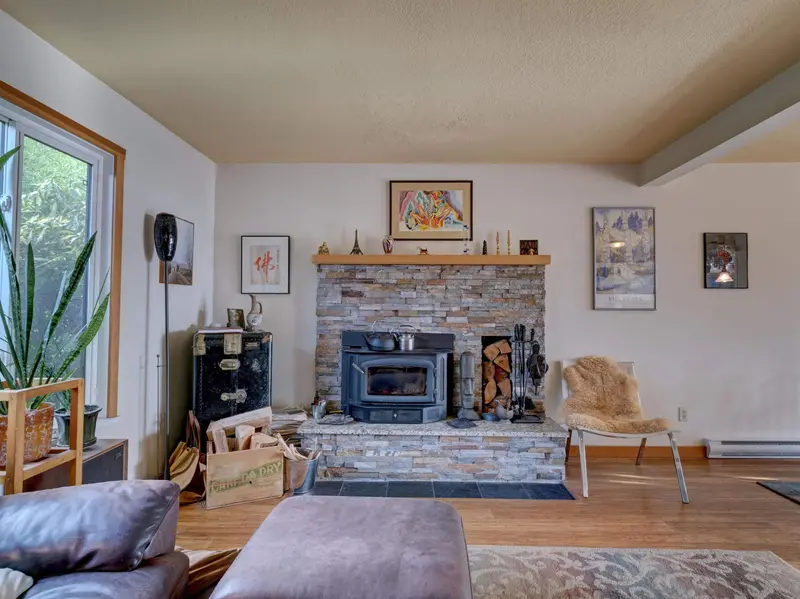 6183 BLIGH ROAD - photo 4 of 25