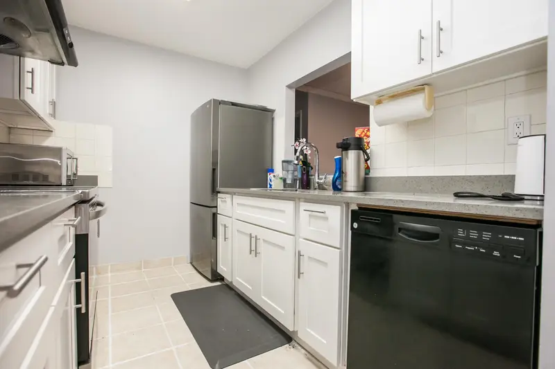 209 1050 HOWIE AVENUE - photo 3 of 19