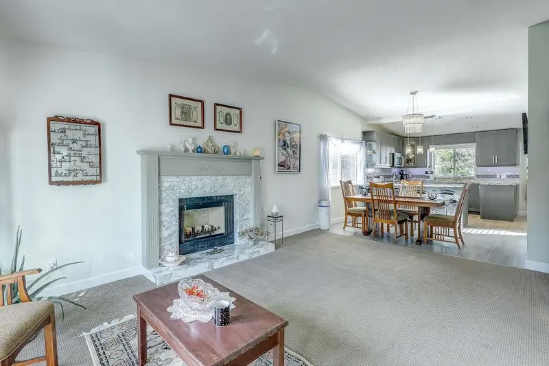 15481 92A AVENUE - photo 3 of 25