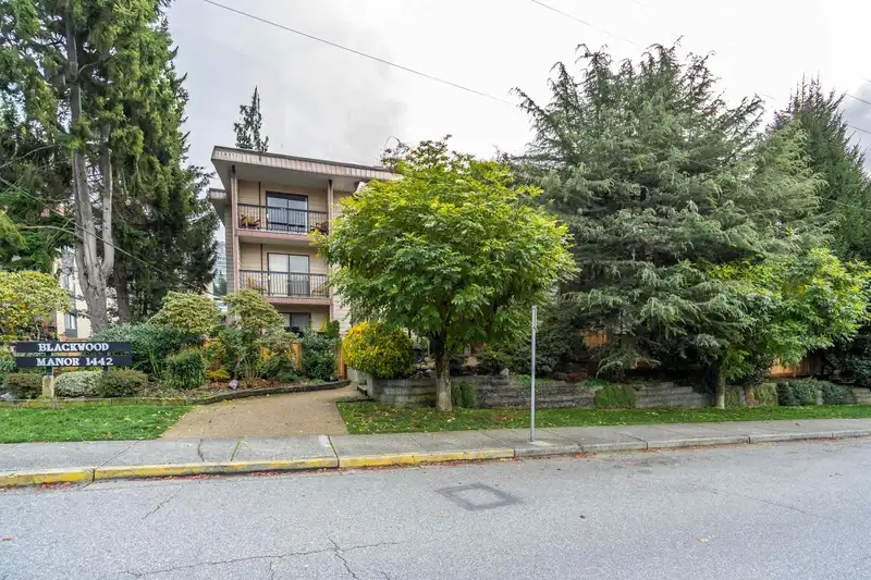 218 1442 BLACKWOOD STREET - photo 2 of 30