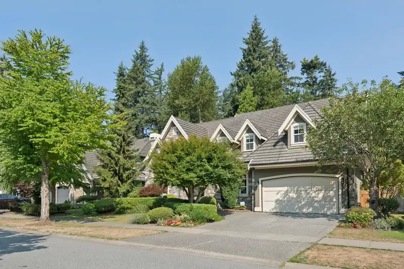 14185 33 AVENUE - photo 3 of 25
