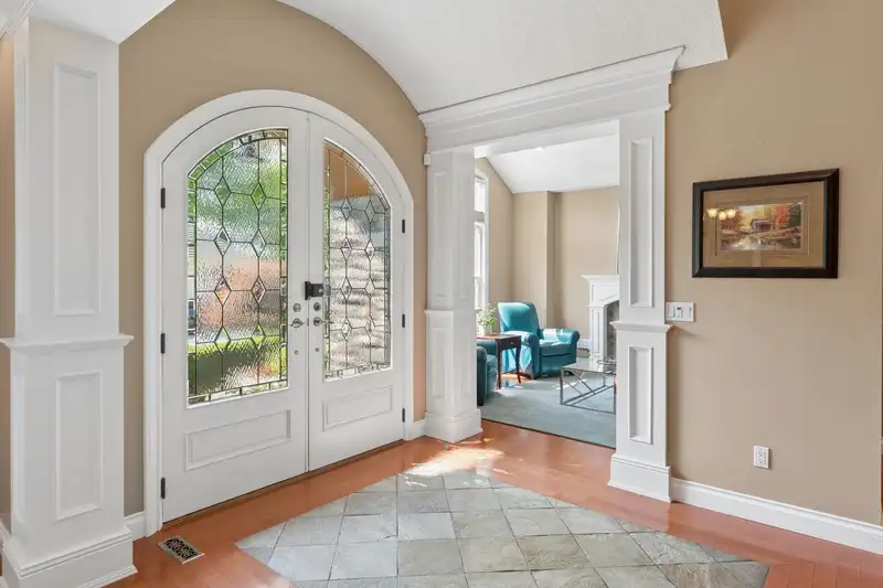 14185 33 AVENUE - photo 4 of 25