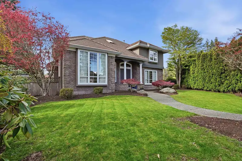 2367 138 STREET - photo 2 of 39