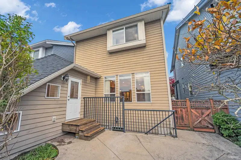3449 148A STREET - photo 2 of 3