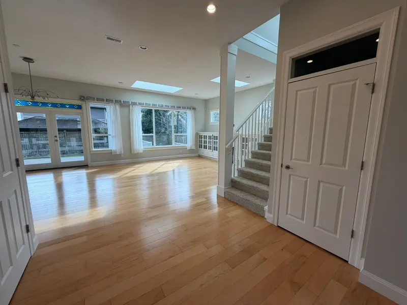 226 GIFFORD PLACE - photo 4 of 25