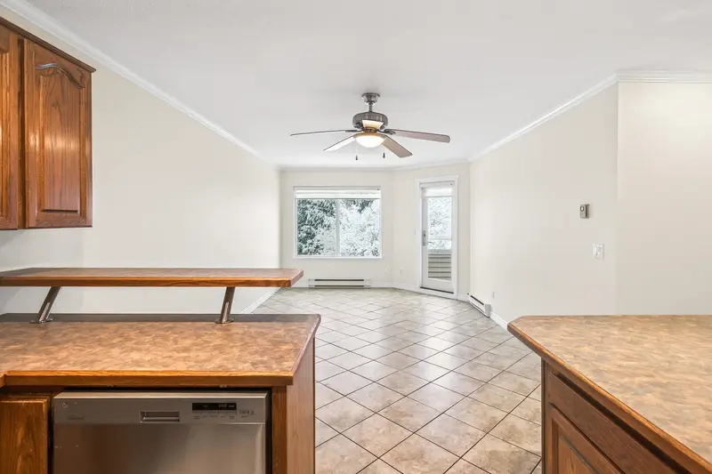 310 450 BROMLEY STREET - photo 2 of 25