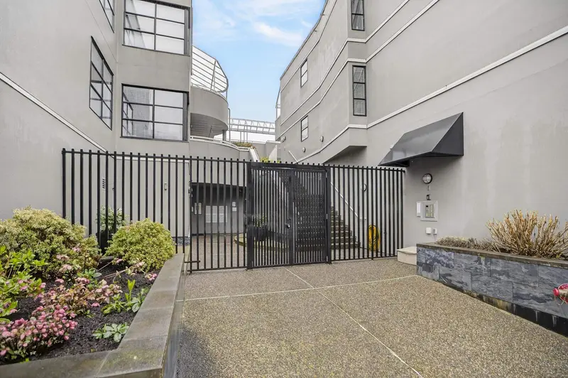 205 3151 WOODBINE DRIVE - photo 3 of 20