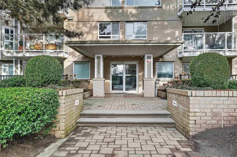 210 22255 122 AVENUE - photo 1 of 25