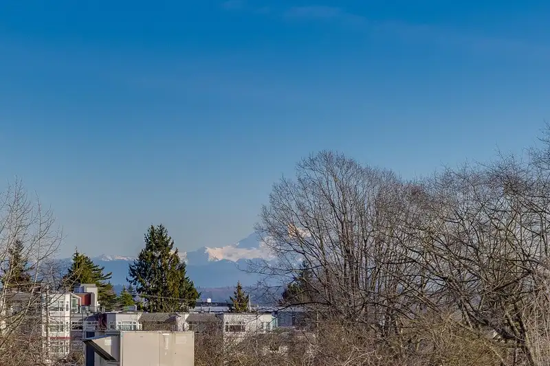 3 15161 PROSPECT AVENUE - photo 4 of 38