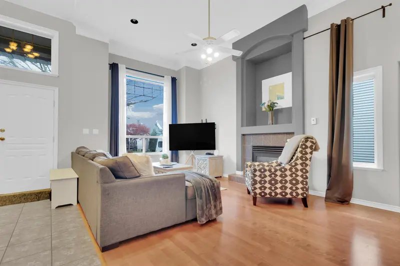 16896 84 AVENUE - photo 4 of 25