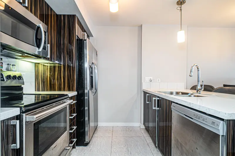 303 22318 LOUGHEED HIGHWAY - photo 4 of 25