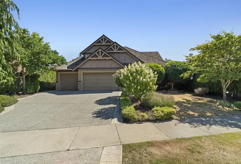 3918 156B STREET - photo 1 of 40