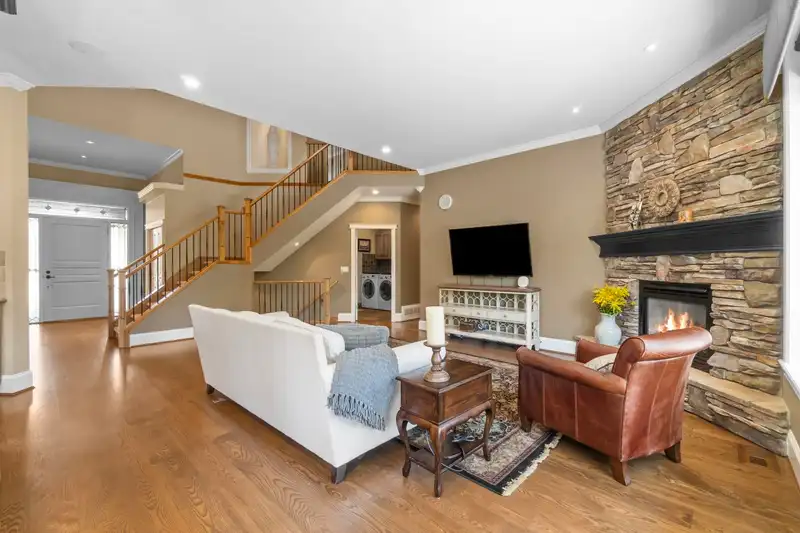 3918 156B STREET - photo 3 of 40