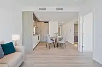 1002 1441 JOHNSTON ROAD - thumbnail 2