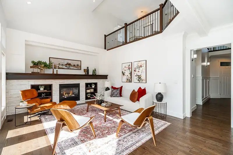 16092 27A AVENUE - photo 3 of 32