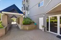 202 15717 MARINE DRIVE - thumbnail 3