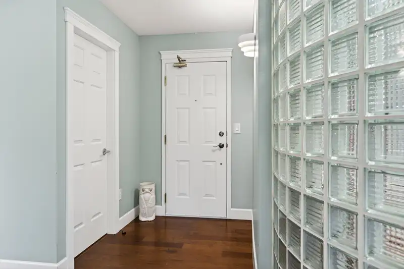 202 15717 MARINE DRIVE - photo 4 of 34