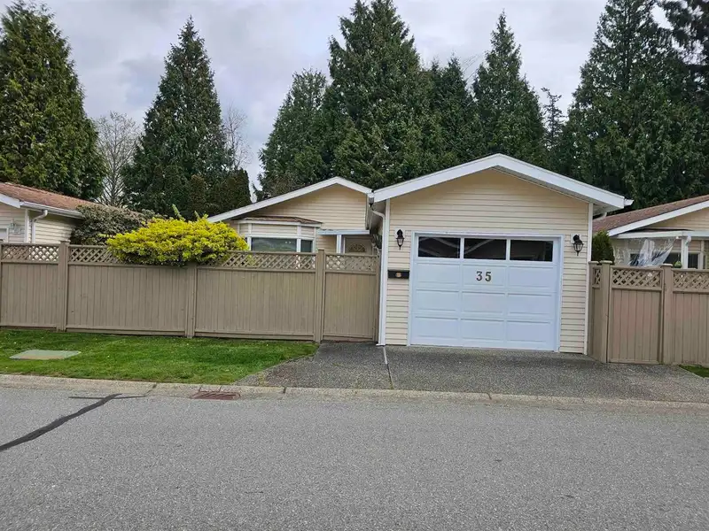 35 1400 164 STREET - photo 3 of 38