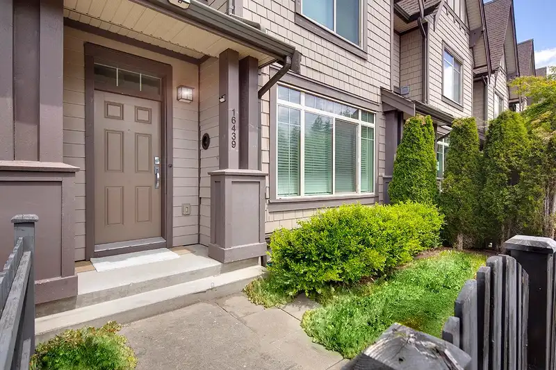 16439 24 AVENUE - photo 4 of 37