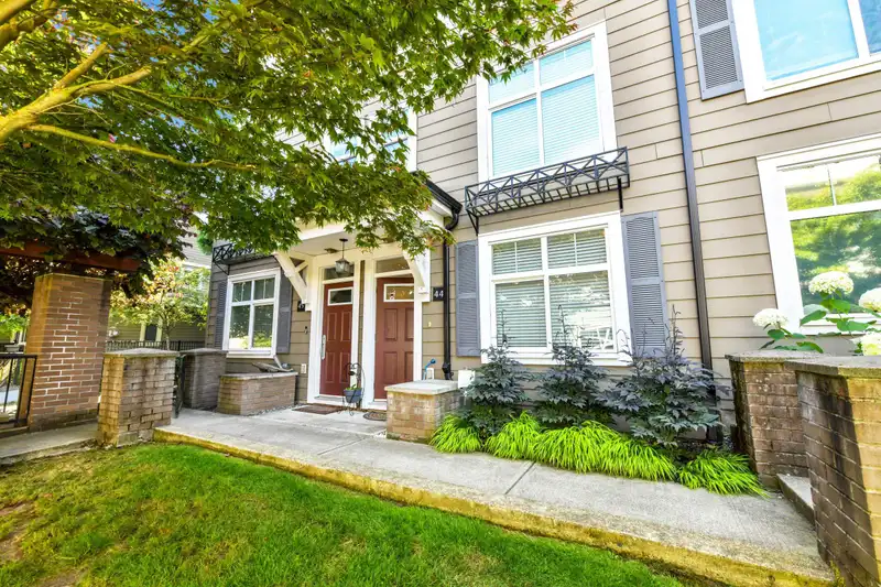 44 15833 26 AVENUE - photo 1 of 29