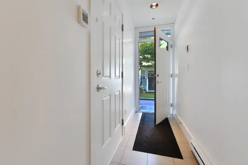 44 15833 26 AVENUE - photo 2 of 29
